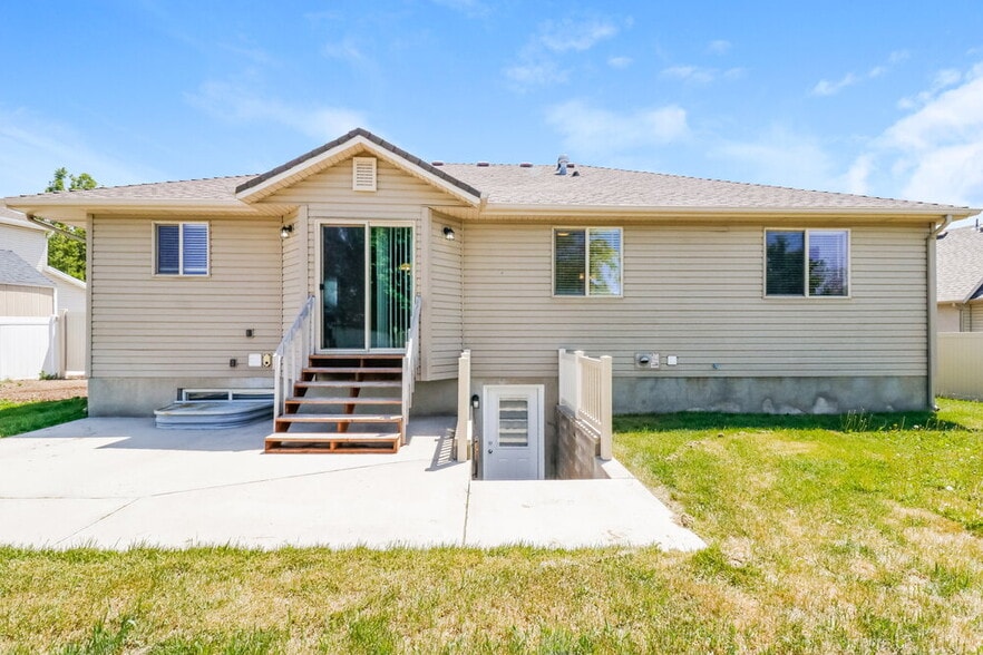 Building Photo - 817 N 600 W