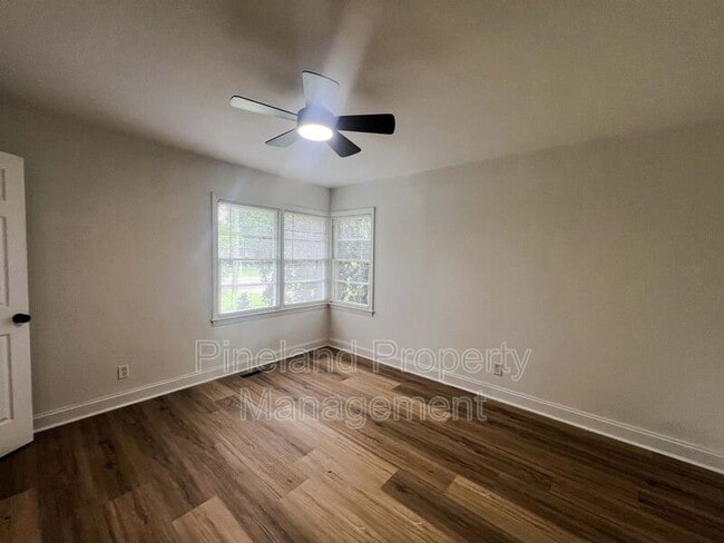 Building Photo - 1009 Martindale Dr