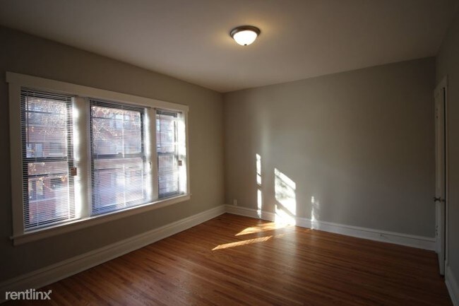 Building Photo - 4403 N La Crosse Ave