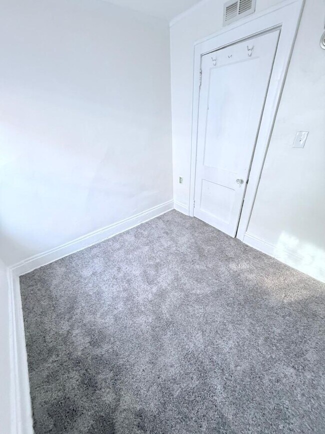 Building Photo - 3242-3242 Sycamore Rd