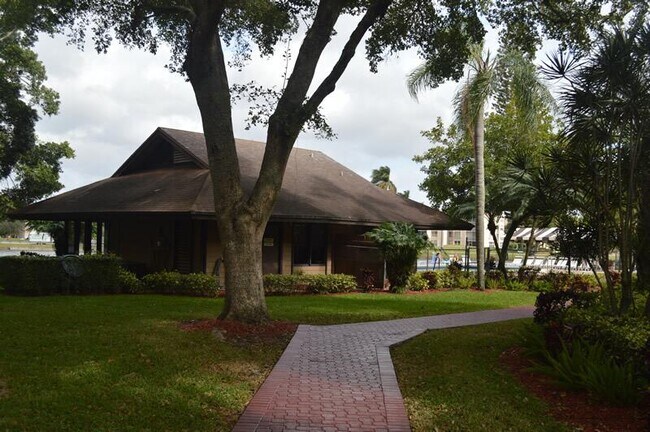 Building Photo - 9311 Orange Grove Dr