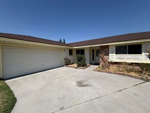 Building Photo - Home with Mountain Views