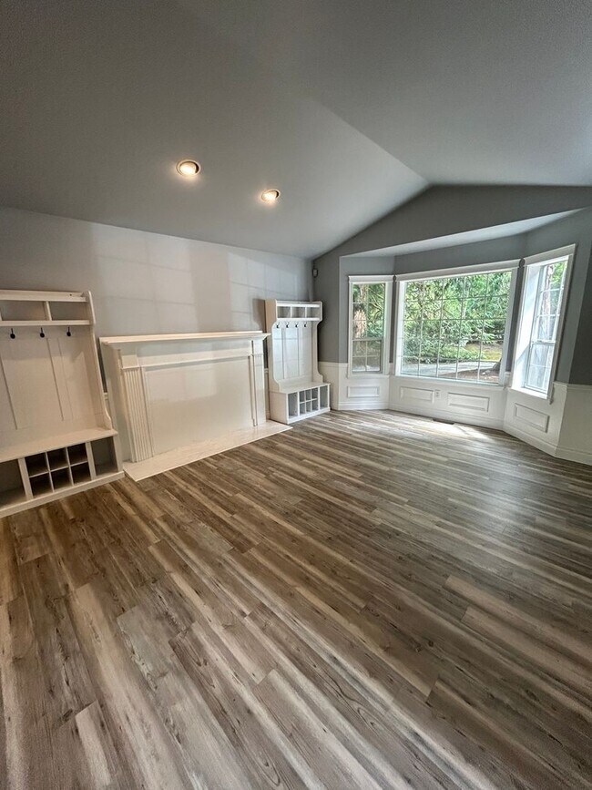 Building Photo - For Rent – Stunning 4-Bedroom NW Contempor...