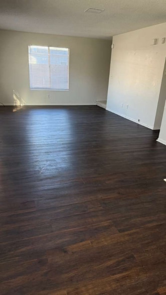 Building Photo - 44133 Beech Ave