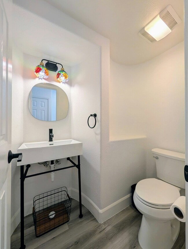 Building Photo - 827 Harmony Pl