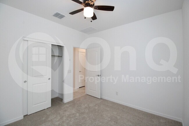 Building Photo - 8810 W Pasadena Ave