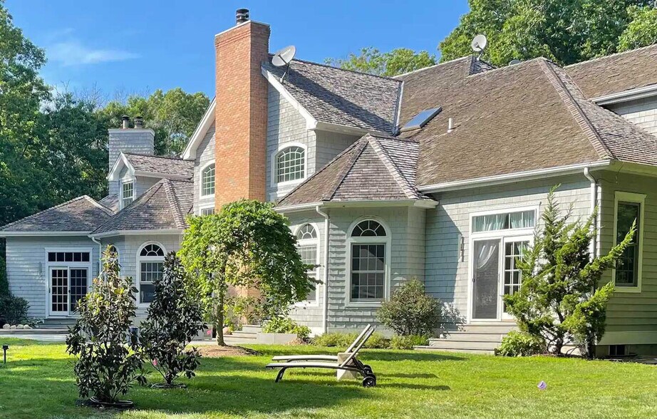 Building Photo - 19 Old School House Ln