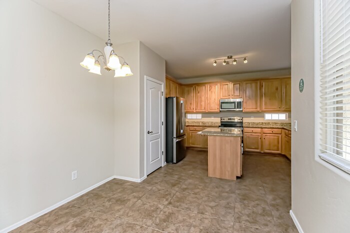Building Photo - 10048 E Isleta Ave