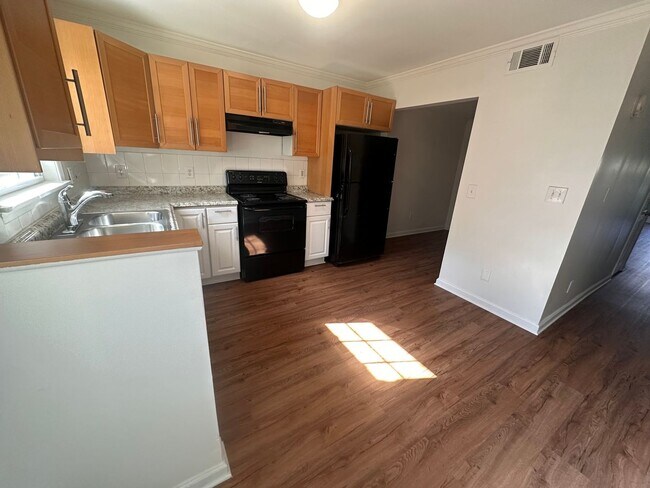 Building Photo - Charming 3BR Townhome in Atlanta