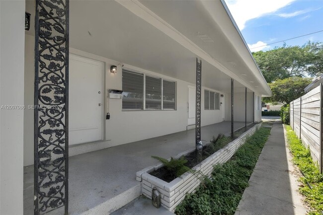 Building Photo - 923 N 17th Ave