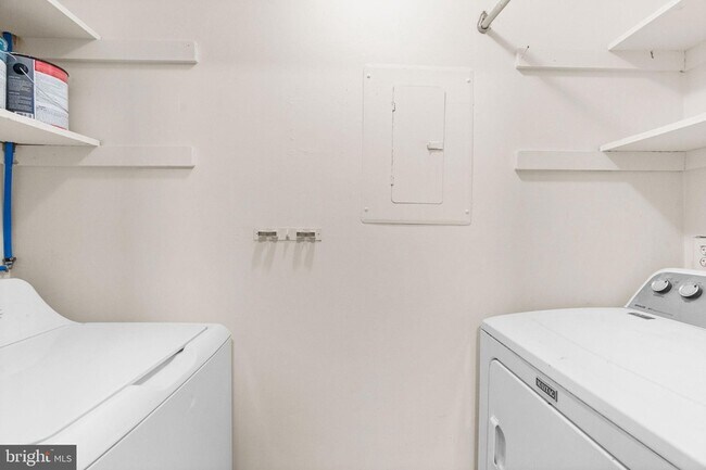 Building Photo - 408 Stockton Ct