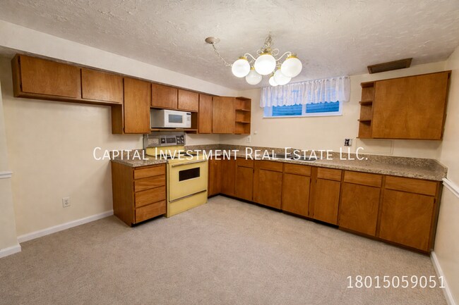 Building Photo - 1640 E 5375 S