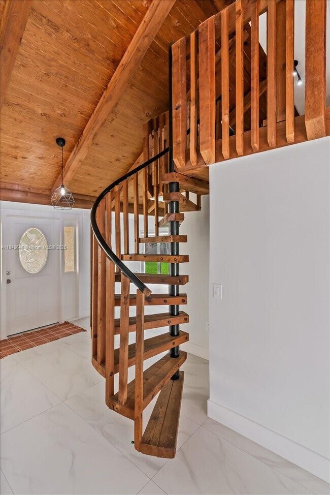 Building Photo - 8920 Crescent Dr