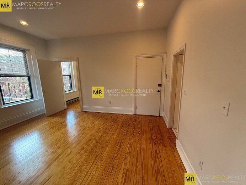 Building Photo - 672 Tremont St