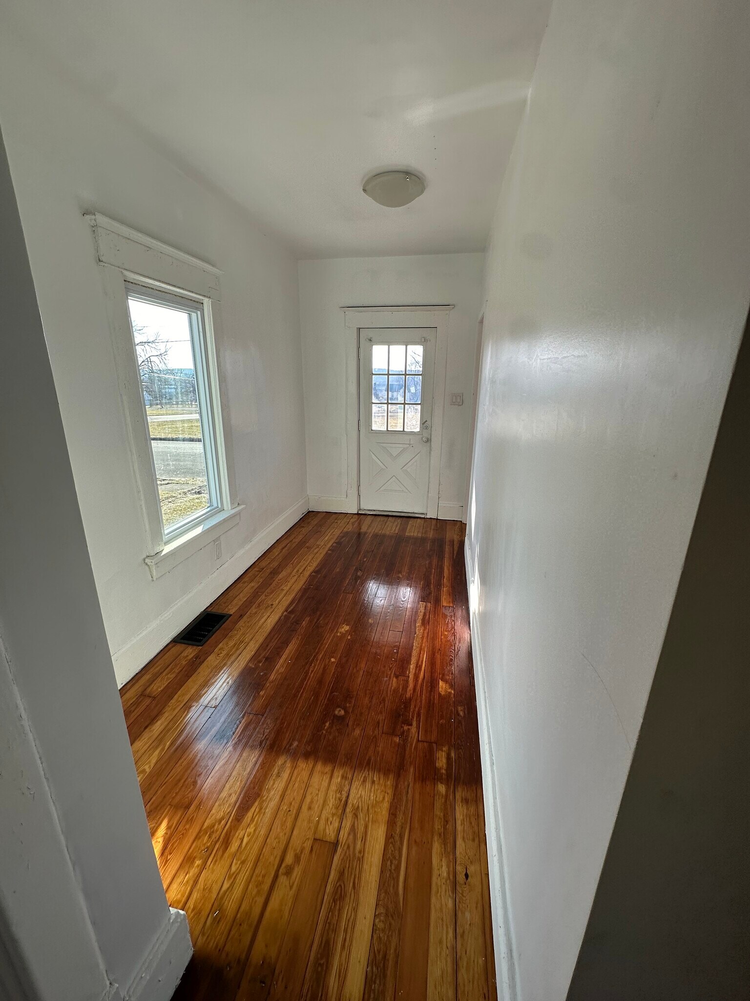 Building Photo - 1107 Wallis Ave