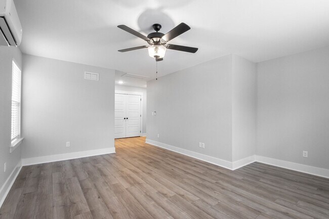 Building Photo - Argenta 1 Bed 1.5 Bath Luxury Energy Effic...