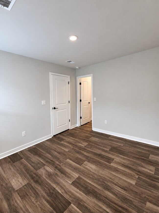 Building Photo - 332 Pleasant Vly Dr