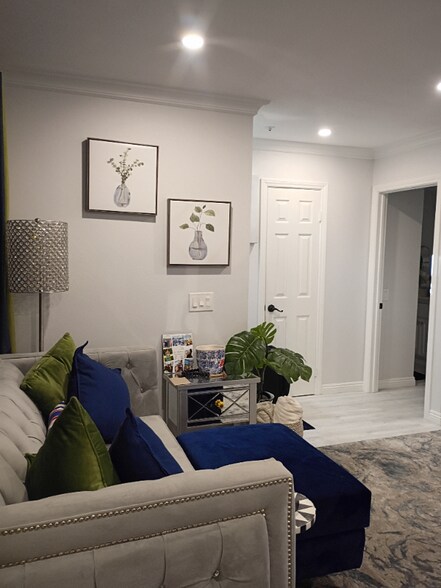 Building Photo - 511 S Monterey St