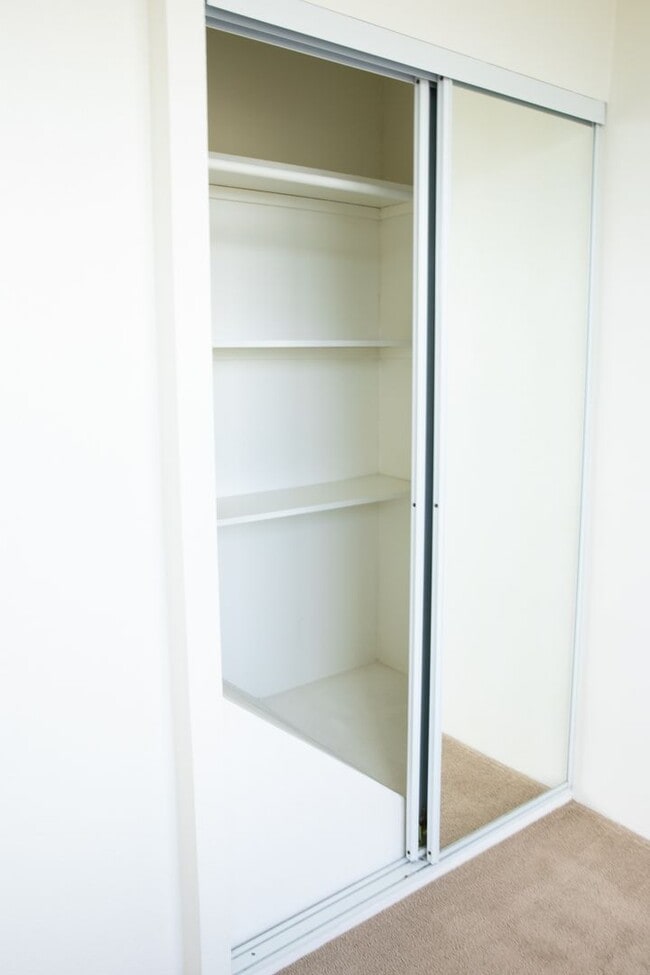 Building Photo - 2 BR/ 1 Bath Low- rise Apartment