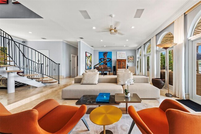 Building Photo - 814 W Dilido Dr