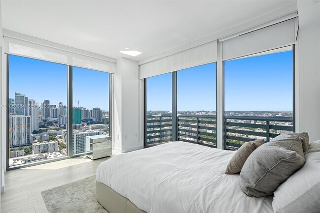 Building Photo - 460 NE 28th St