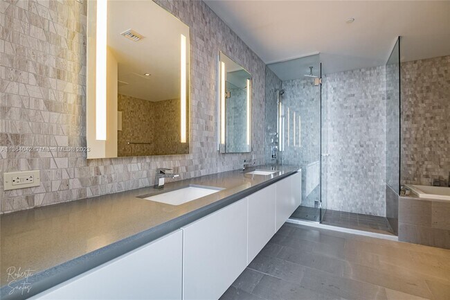 Building Photo - 88 SW 7th St