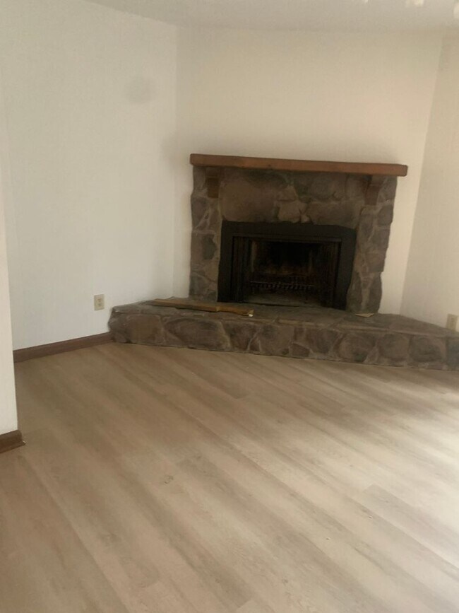 Building Photo - 4808-4810