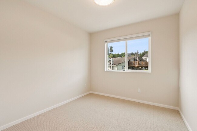 Building Photo - 4 Bedroom 3 Bath Stunning Brand New Town H...