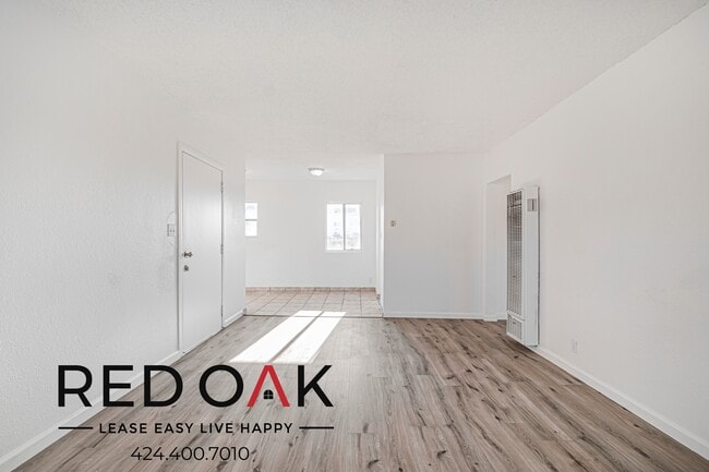 Building Photo - 850 W 83rd St