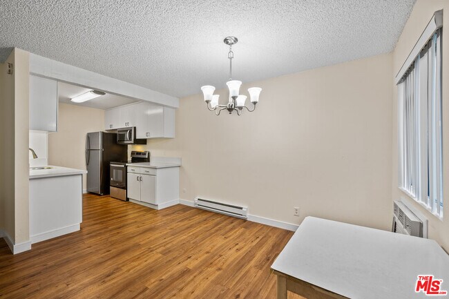 Building Photo - 348 Miraleste Dr