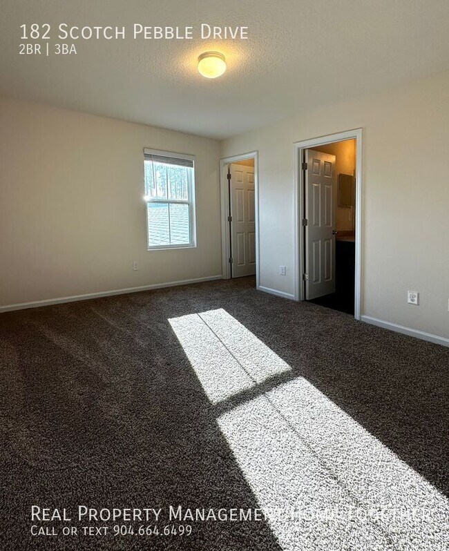 Building Photo - 2BR/2.5BA Like-New Peaceful Townhome