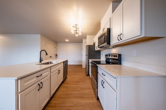 Building Photo - Jumbo 2 bed 2 bath  Modern Apartment - 1323 sqft