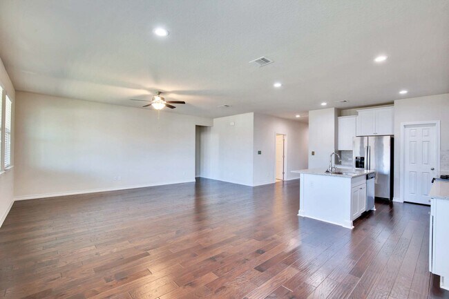 Building Photo - 8008 Massa Dr