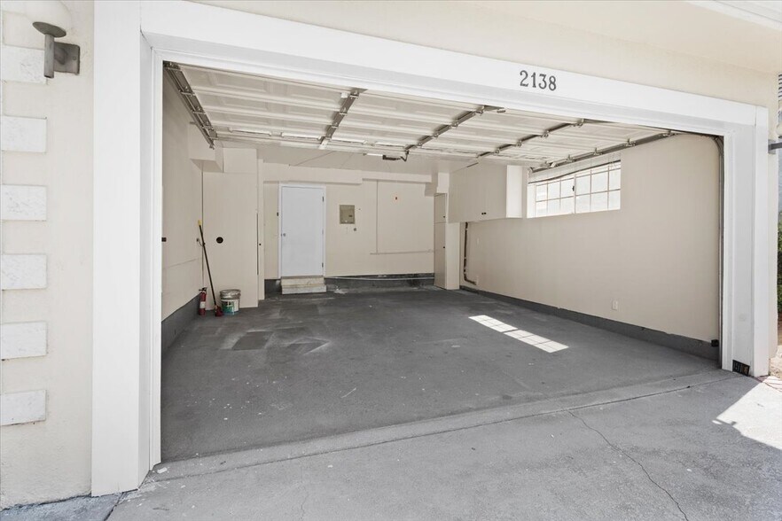 Building Photo - 2138 Midvale Ave