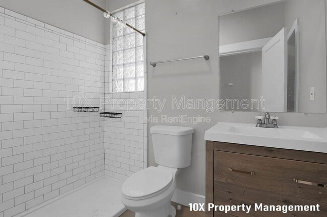 Building Photo - 382 Carpenter St