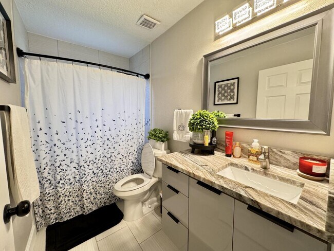 Building Photo - Stylish 3-Bedroom Home with Solar Panels, Modern Upgrades & Pet-Friendly