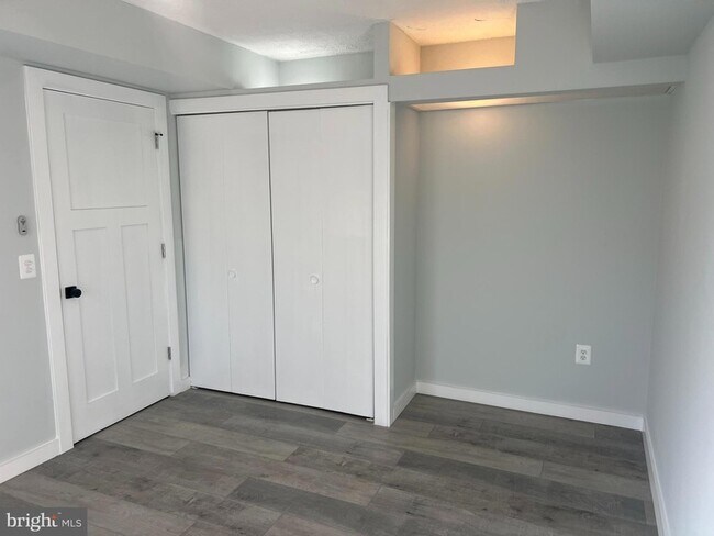 Building Photo - 2214 Deerfern Crescent