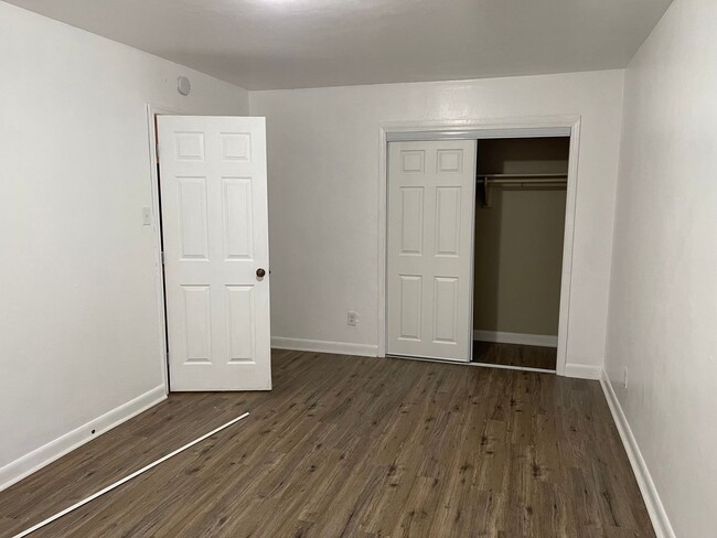 Building Photo - Coleman Place 3-bedroom, 2-bath Condo