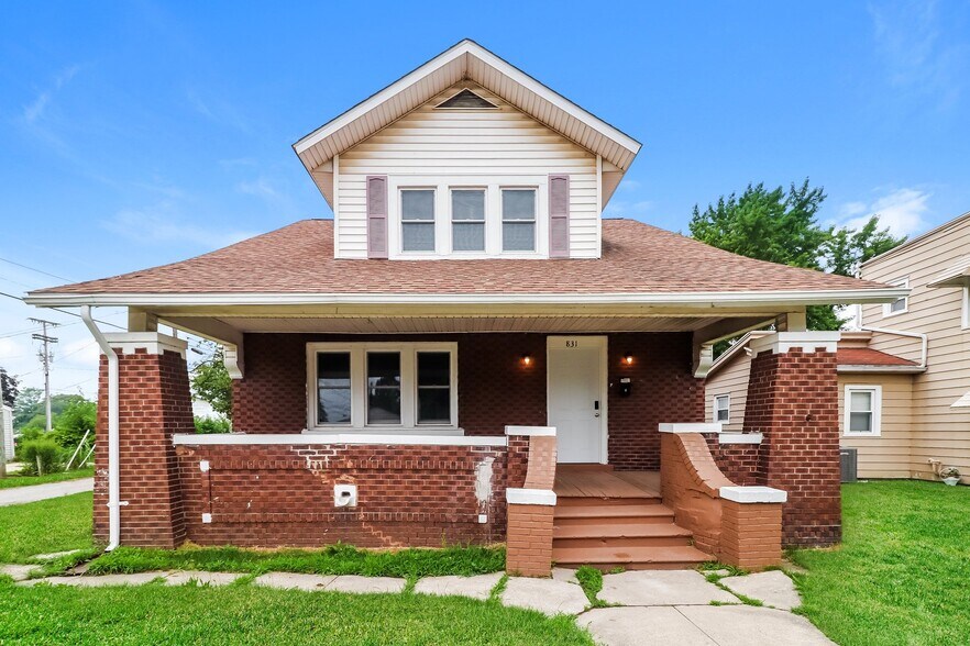 Building Photo - 831 S Walnut St