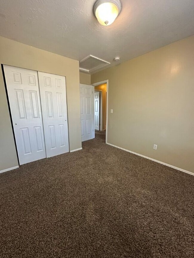 Building Photo - December Rent Free! Beautiful 5 Bed 2 Bath Home for Rent in Syracuse!