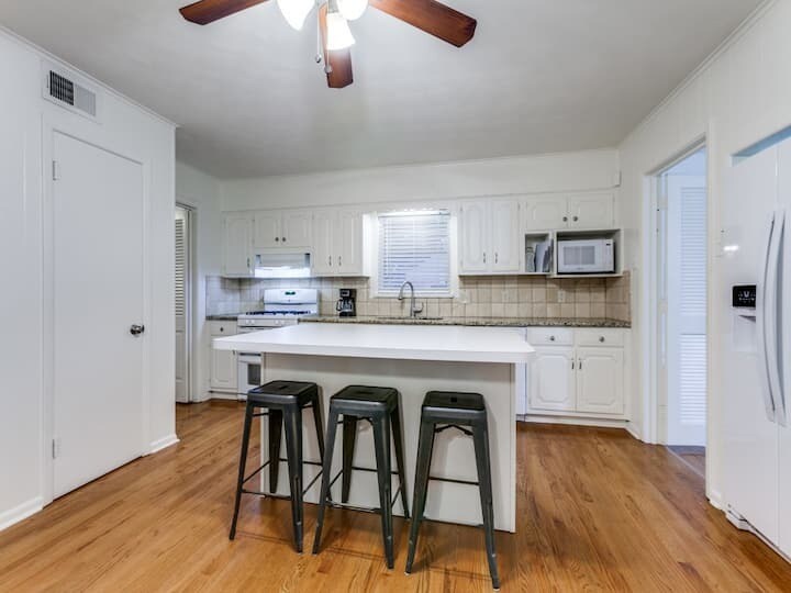 Building Photo - 306 Thompson Dr