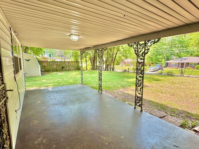 Building Photo - 3600 Nottingham Rd