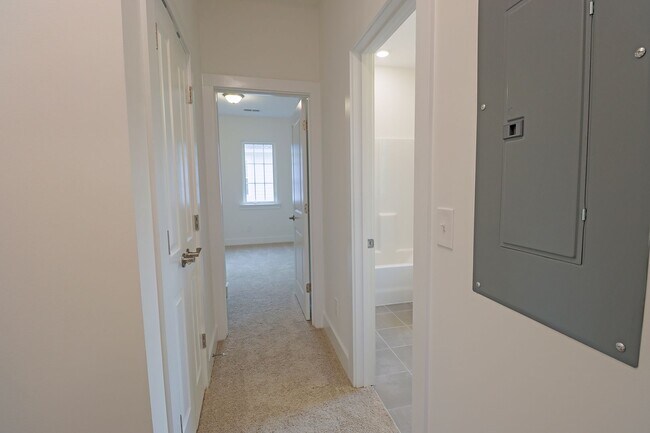 Building Photo - Pre-Leasing for the 2026–2027 School Year!