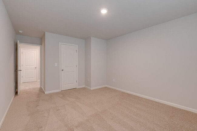 Building Photo - Spacious 5-Bedroom Home in Southgrove – Move-In Ready!