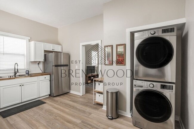 Building Photo - 929 N Tremont St