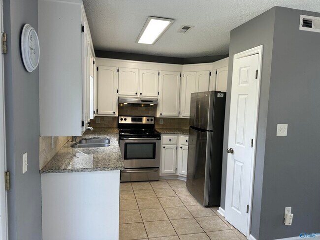 Building Photo - 115 Turnbrook Dr SW
