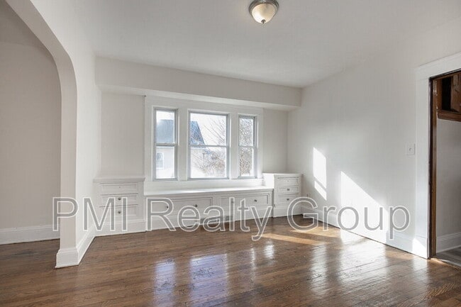 Building Photo - 2936 E 128th St