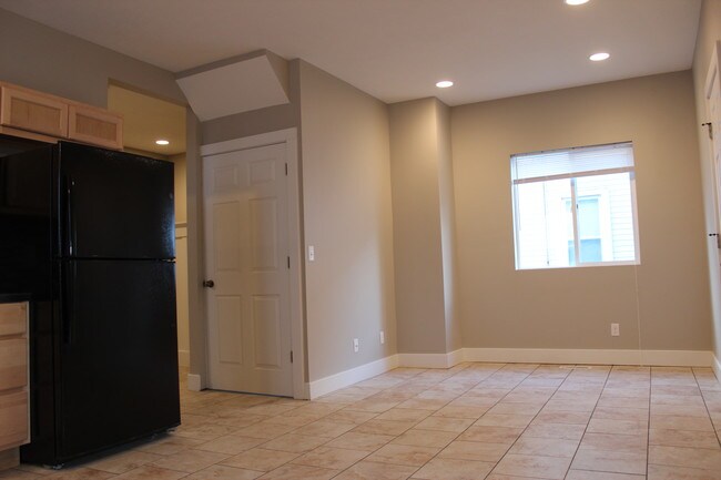 Building Photo - 226 Valley Ave SW