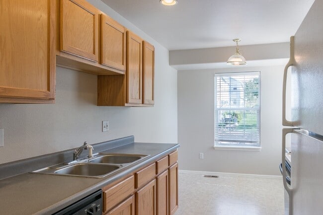 Building Photo - 56 Vale Cir