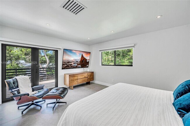 Building Photo - 11340 SW 74th Ct